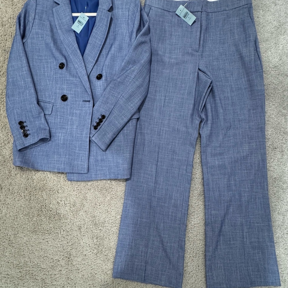 Ann Taylor suit set. Jacket 10P & pants 8P. Never worn, tags on